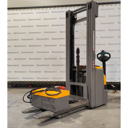 Transpalet electric cu catarg Jungheinrich EJC 216