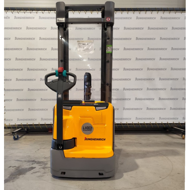 Transpalet electric cu catarg Jungheinrich EJC 216