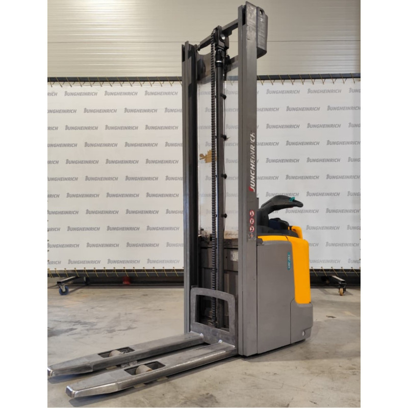 Transpalet electric cu catarg Jungheinrich ERC 212, capacitate 1200 kg, înălțime de ridicare 4100 mm