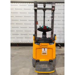 Transpalet electric cu catarg Jungheinrich ERC 212, capacitate 1200 kg, înălțime de ridicare 3600 mm