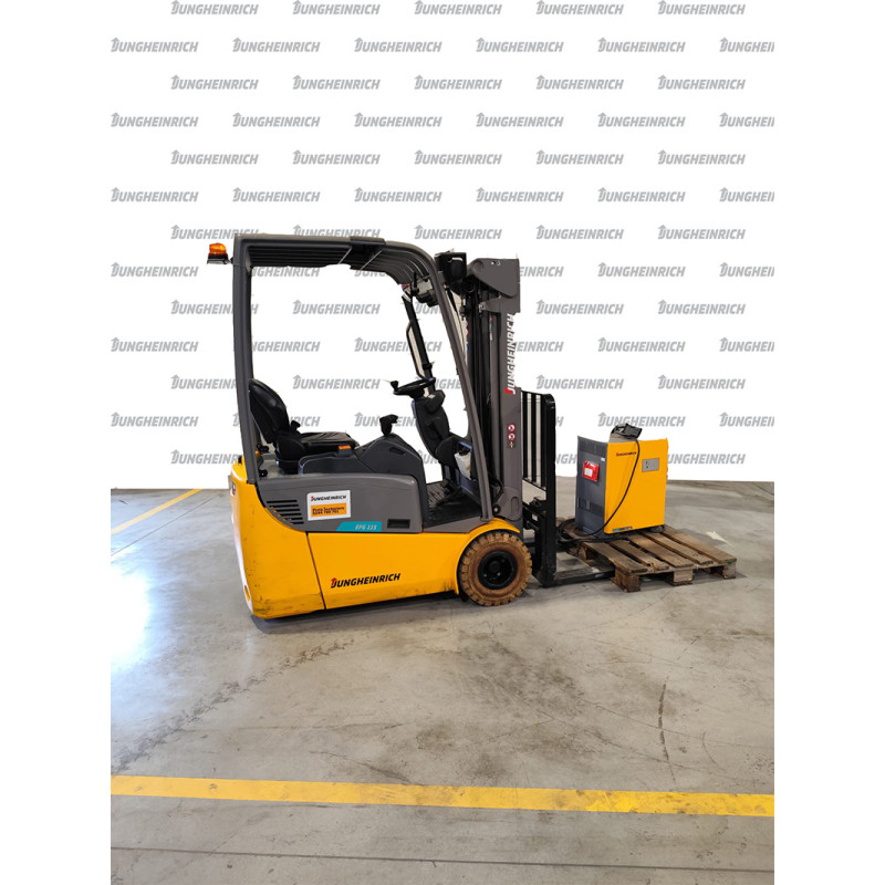 Electrostivuitor Jungheinrich EFG 115, capacitate 1500 kg, înălțime de ridicare 4500 mm