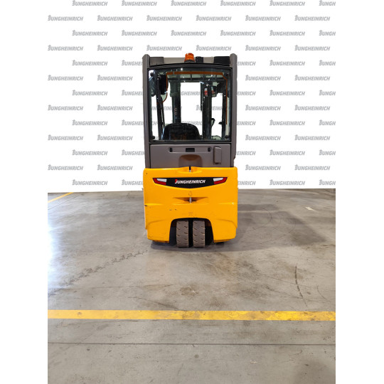 Electrostivuitor Jungheinrich EFG 215, capacitate 1500 kg, înălțime de ridicare 4800 mm