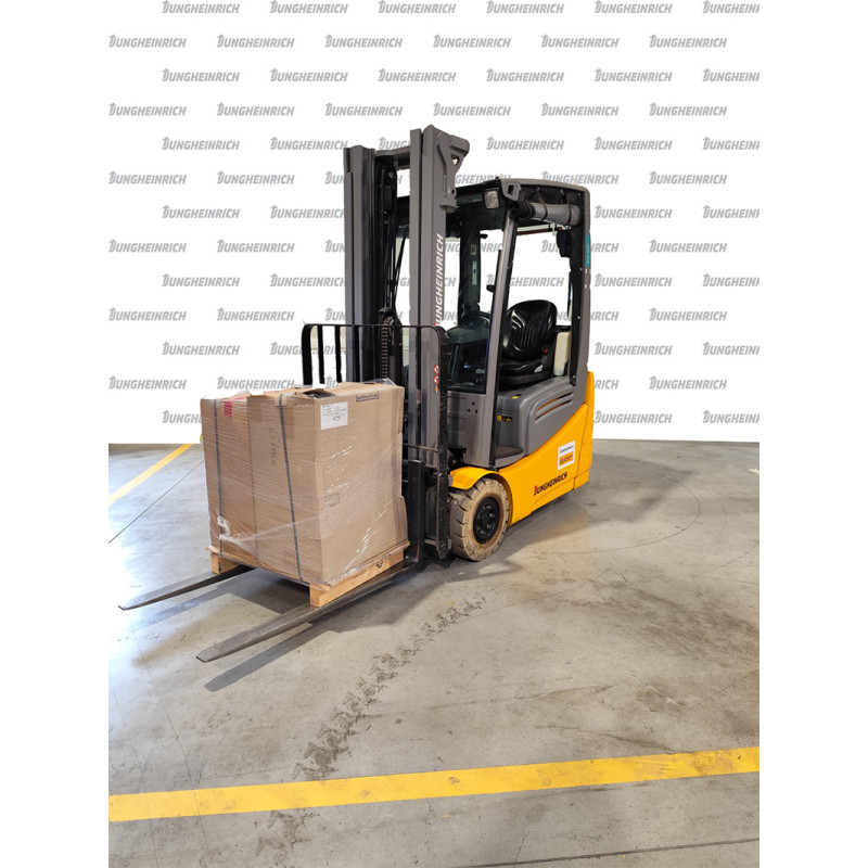 Electrostivuitor Jungheinrich EFG 215, capacitate 1500 kg, înălțime de ridicare 4800 mm