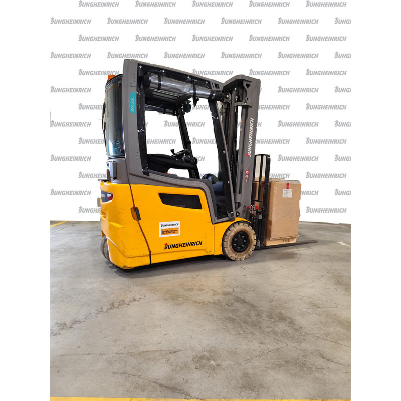 Electrostivuitor Jungheinrich EFG 215, capacitate 1500 kg, înălțime de ridicare 4800 mm