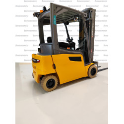 Electrostivuitor Jungheinrich EFG 320, capacitate 2000 kg, înălțime de ridicare 5000 mm