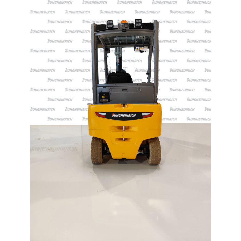 Electrostivuitor Jungheinrich EFG 320, capacitate 2000 kg, înălțime de ridicare 5000 mm