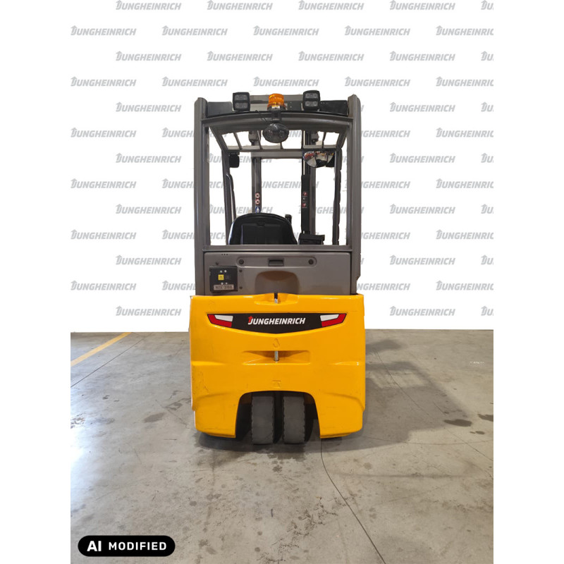 Electrostivuitor Jungheinrich EFG 215, capacitate 1500 kg, înălțime de ridicare 4000 mm