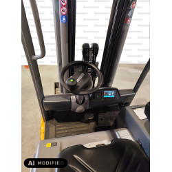 Electrostivuitor Jungheinrich EFG 320, capacitate 2000 kg, înălțime de ridicare 4400 mm